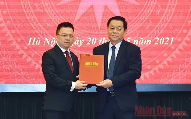 Công bố quyết định của Bộ Chính trị về công tác cán bộ