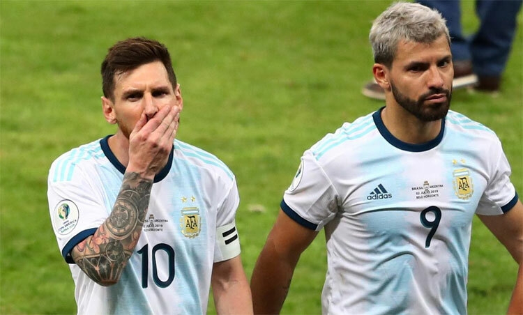 Bị Barca 'phản bội', Aguero muốn theo chân Messi Bị Barca 'phản bội', Aguero muốn theo chân Messi