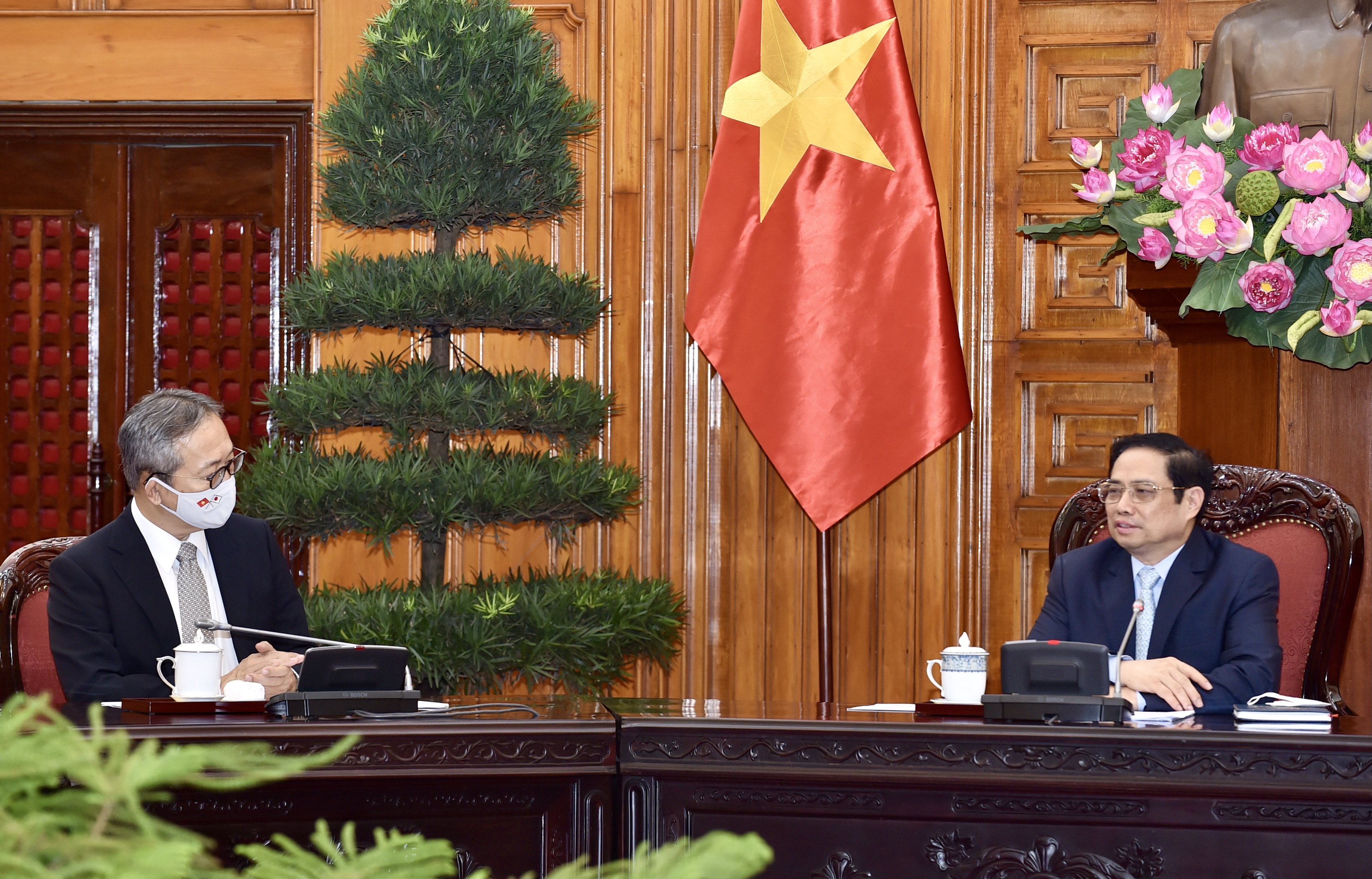 Chính phủ Nhật Bản có quan điểm hỗ trợ mọi mặt cho Việt Nam trong tình hình hiện nay Chính phủ Nhật Bản có quan điểm hỗ trợ mọi mặt cho Việt Nam trong tình hình hiện nay