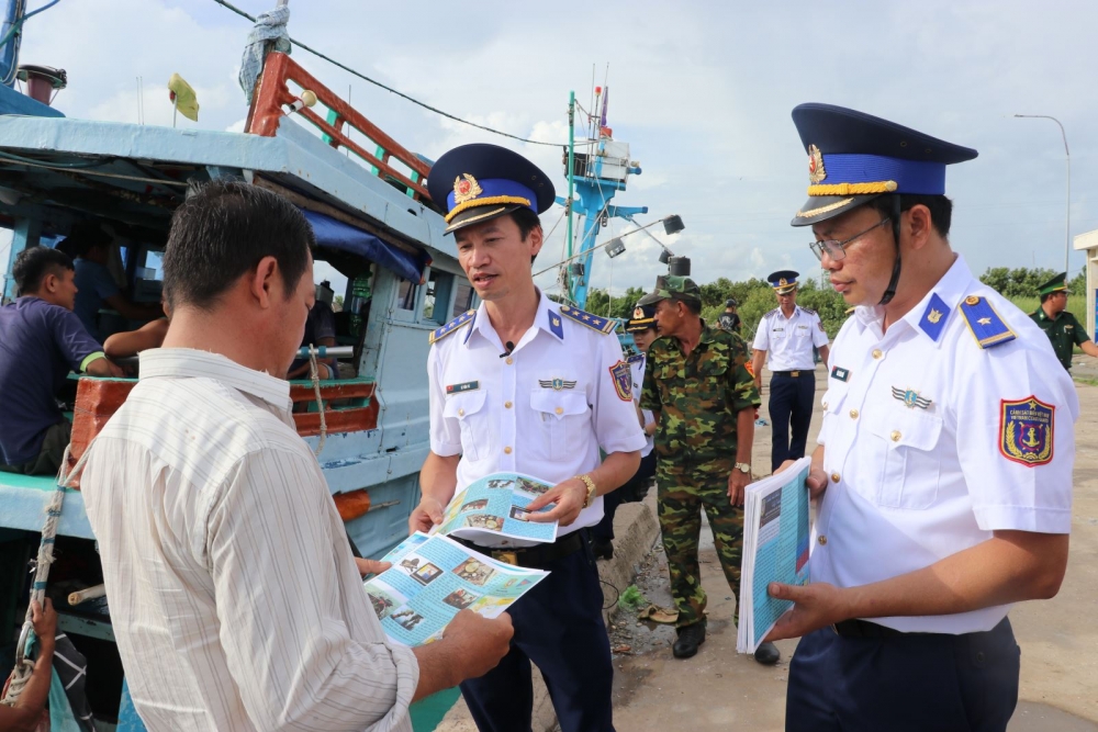 Đưa Luật Cảnh sát biển Việt Nam vào cuộc sống Đưa Luật Cảnh sát biển Việt Nam vào cuộc sống