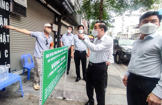 Chủ tịch UBND thành phố Hà Nội Chu Ngọc Anh kiểm tra công tác phòng, chống dịch COVID-19 trên địa bàn. Ảnh: HNM. Chủ tịch UBND thành phố Hà Nội Chu Ngọc Anh kiểm tra công tác phòng, chống dịch COVID-19 trên địa bàn. Ảnh: HNM.