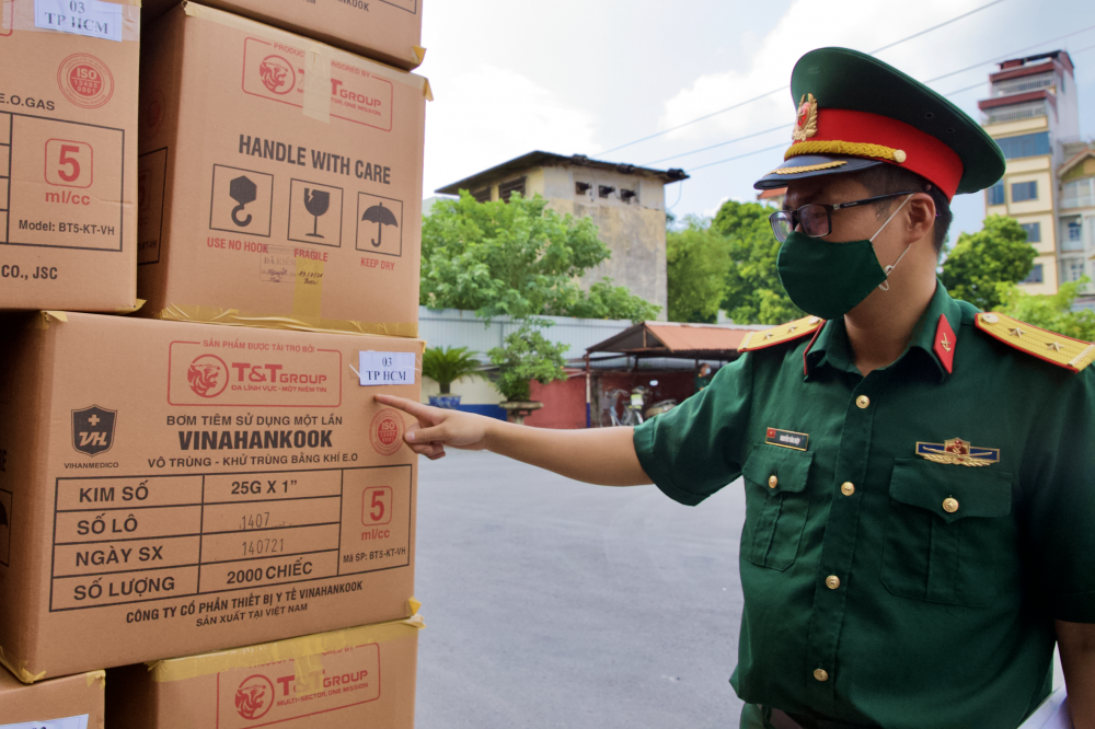 T&T Group bàn giao 8,5 triệu bộ bơm kim tiêm phục vụ chiến dịch tiêm chủng quốc gia phòng COVID-19 T&T Group bàn giao 8,5 triệu bộ bơm kim tiêm phục vụ chiến dịch tiêm chủng quốc gia phòng COVID-19