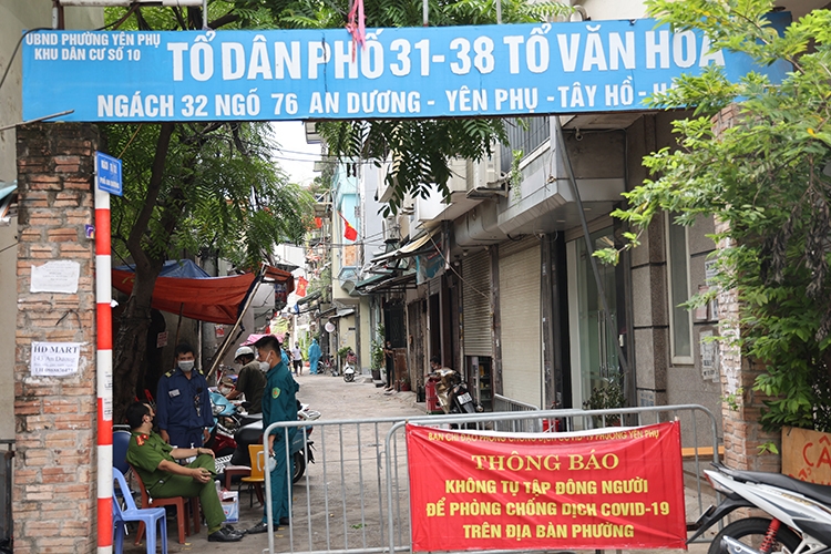 Phong tỏa, lấy mẫu xét nghiệm khu vực 4.000 dân ở An Dương (Tây Hồ) - Ảnh Báo Tin tức