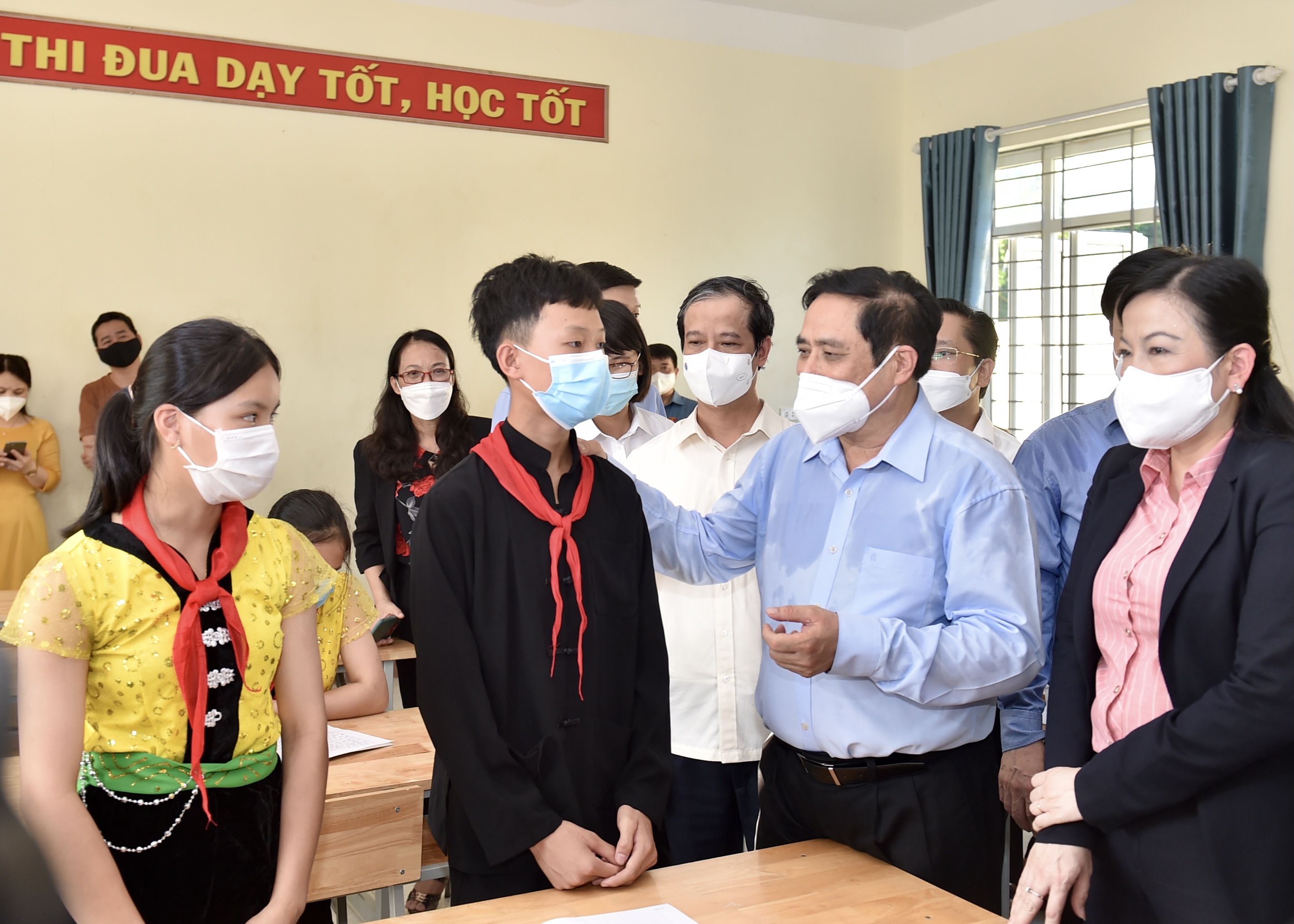 Tạo mọi điều kiện cho con em đồng bào các dân tộc có cuộc sống, môi trường học tập và rèn luyện tốt hơn Tạo mọi điều kiện cho con em đồng bào các dân tộc có cuộc sống, môi trường học tập và rèn luyện tốt hơn
