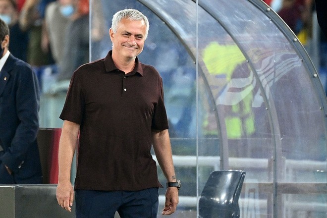 AS Roma lên đầu bảng xếp hạng, HLV Mourinho ăn mừng như vô địch AS Roma lên đầu bảng xếp hạng, HLV Mourinho ăn mừng như vô địch