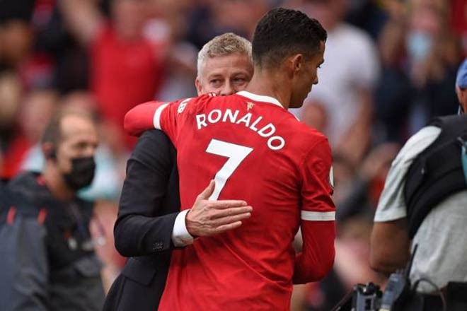 HLV MU lý giải việc không dùng Ronaldo ở Cúp Liên đoàn Anh