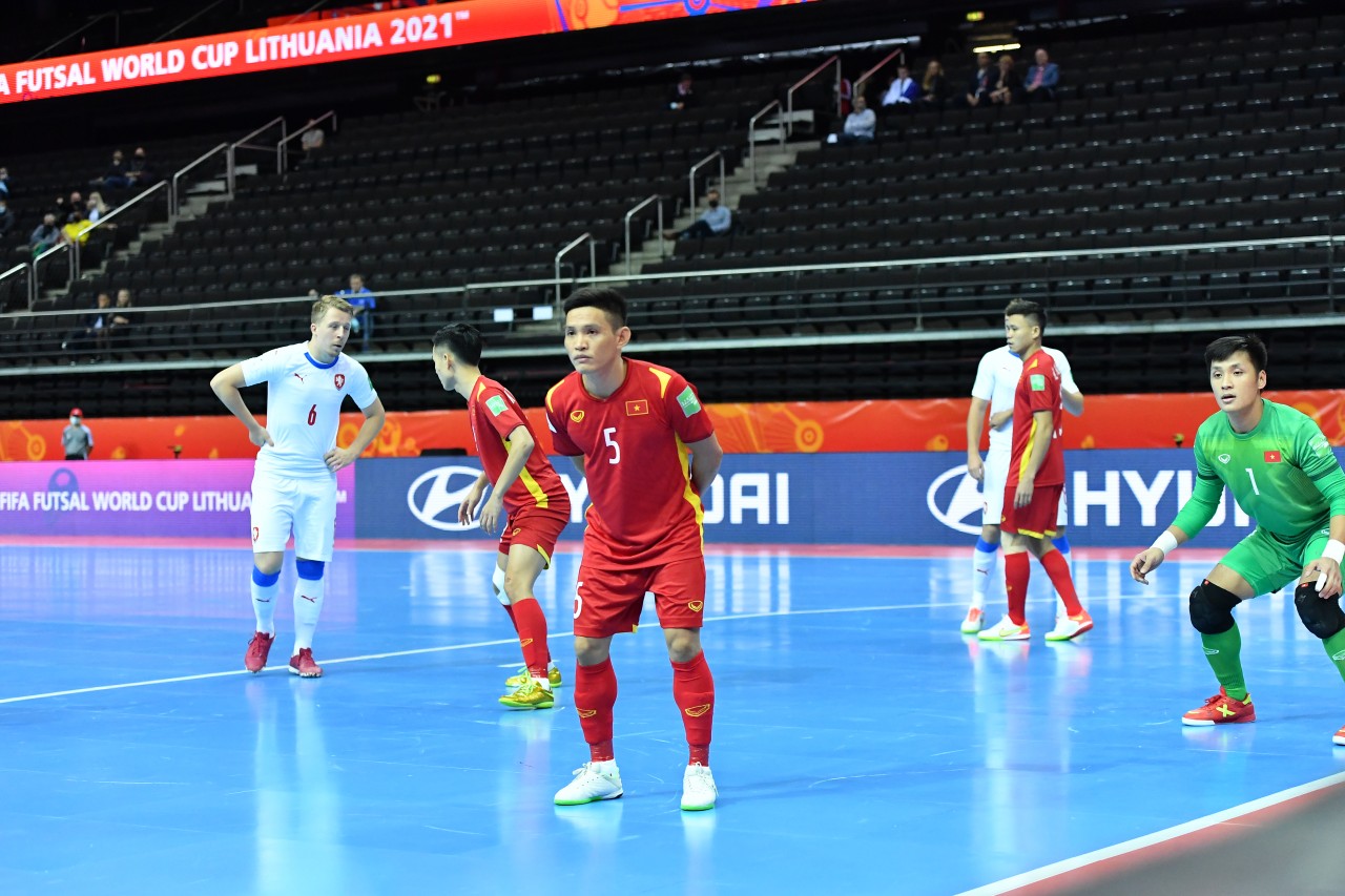 Cầm hoà Séc, ĐT futsal Việt Nam giành vé vào 1/8 World Cup 2021 Cầm hoà Séc, ĐT futsal Việt Nam giành vé vào 1/8 World Cup 2021
