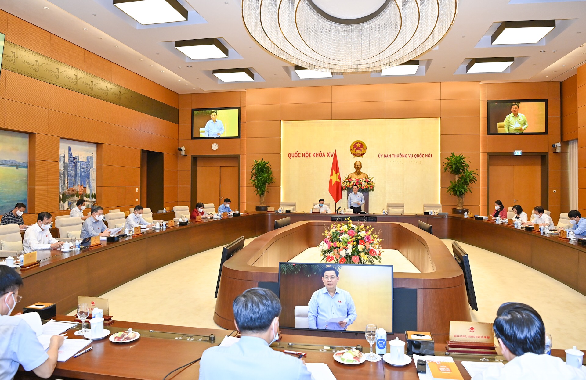 Hỗ trợ 38.000 tỷ cho người lao động và doanh nghiệp đóng bảo hiểm thất nghiệp Hỗ trợ 38.000 tỷ cho người lao động và doanh nghiệp đóng bảo hiểm thất nghiệp
