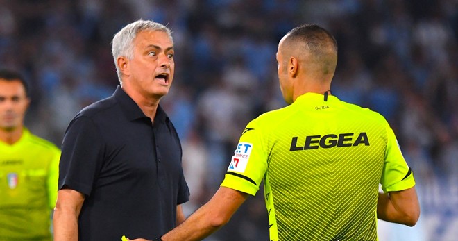 AS Roma thua trận thứ 2 tại Serie A, Mourinho 'nổi điên' với tổ VAR AS Roma thua trận thứ 2 tại Serie A, Mourinho 'nổi điên' với tổ VAR