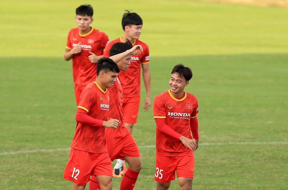 ĐT Việt Nam nhận tin vui từ Đình Trọng, sẵn sàng đấu với tuyển Trung Quốc ĐT Việt Nam nhận tin vui từ Đình Trọng, sẵn sàng đấu với tuyển Trung Quốc
