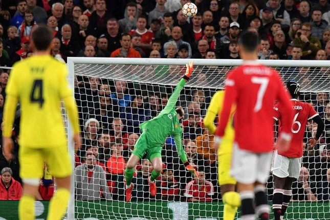 Ronaldo cứu MU thoát hiểm, HLV Solskjaer lại dành lời khen cầu thủ khác Ronaldo cứu MU thoát hiểm, HLV Solskjaer lại dành lời khen cầu thủ khác