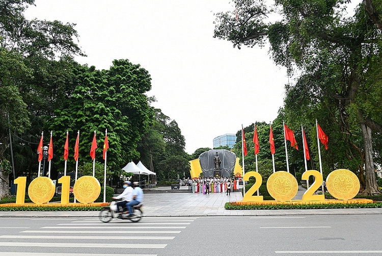 Hà Nội rực rỡ cờ hoa chào mừng ngày Giải phóng thủ đô 10/10 Hà Nội rực rỡ cờ hoa chào mừng ngày Giải phóng Thủ đô 10/10