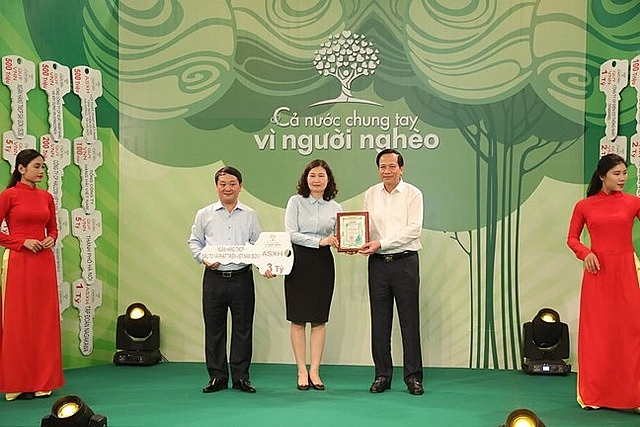 Tổng Bí thư, Chủ tịch nước kêu gọi giúp đỡ người nghèo, đồng bào vùng lũ Tổng Bí thư, Chủ tịch nước kêu gọi giúp đỡ người nghèo, đồng bào vùng lũ