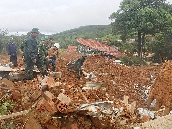 Miền Trung còn tiếp tục có mưa lớn, nhiều địa phương ở trạng thái báo động Miền Trung còn tiếp tục có mưa lớn, nhiều địa phương ở trạng thái báo động