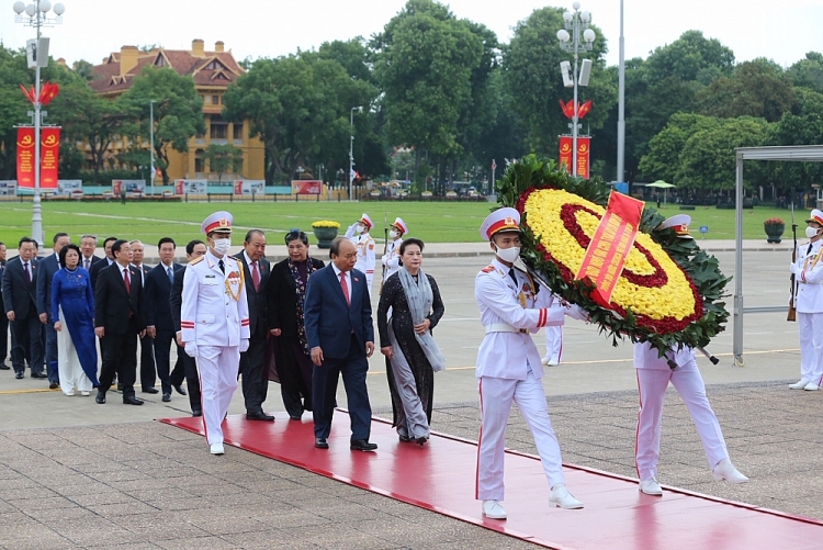 Chung sức, đồng lòng, chung tay hành động quyết liệt, nỗ lực vượt qua thử thách Chung sức, đồng lòng, chung tay hành động quyết liệt, nỗ lực vượt qua thử thách