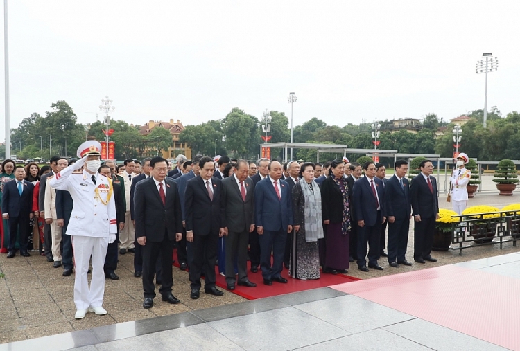 Chung sức, đồng lòng, chung tay hành động quyết liệt, nỗ lực vượt qua thử thách Chung sức, đồng lòng, chung tay hành động quyết liệt, nỗ lực vượt qua thử thách