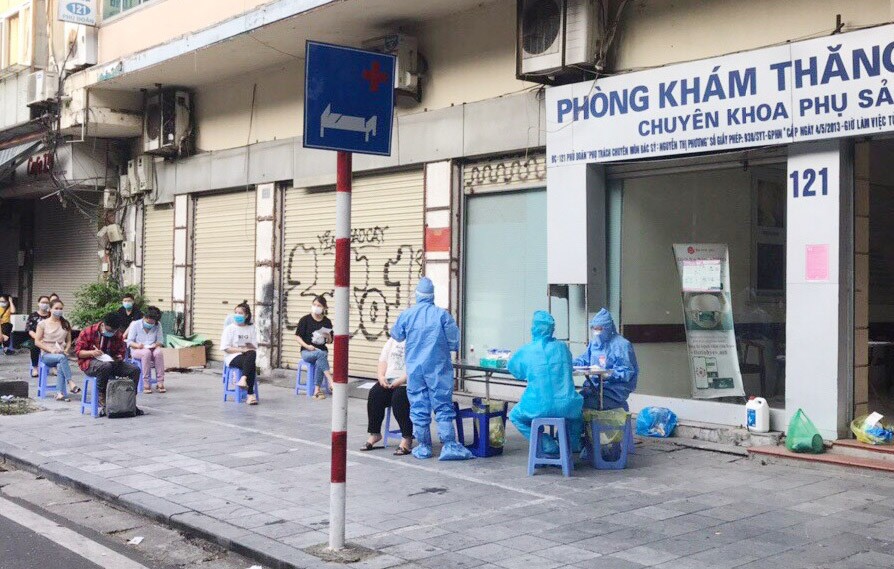 Hà Nội phong tỏa thêm nhiều tuyến phố gần Bệnh viện Việt Đức Hà Nội phong tỏa thêm nhiều tuyến phố gần Bệnh viện Việt Đức
