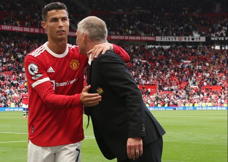 Ronaldo yêu cầu MU thay đổi lối chơi, HLV Solskjaer nói gì? Ronaldo yêu cầu MU thay đổi lối chơi, HLV Solskjaer nói gì?