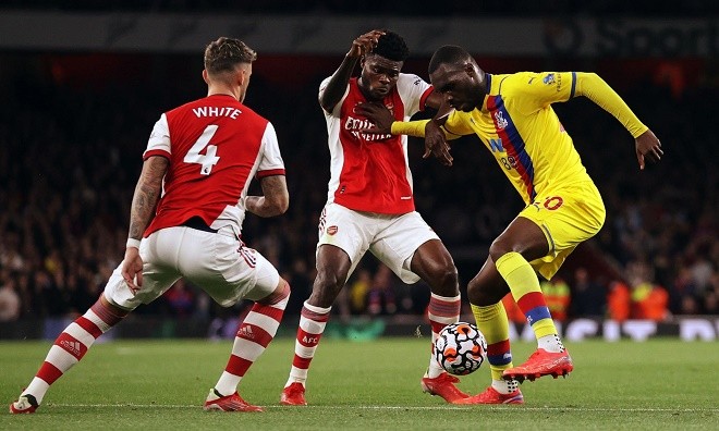 Thoát thua trước Crystal Palace, Arsenal chưa đuổi kịp MU Thoát thua trước Crystal Palace, Arsenal chưa đuổi kịp MU