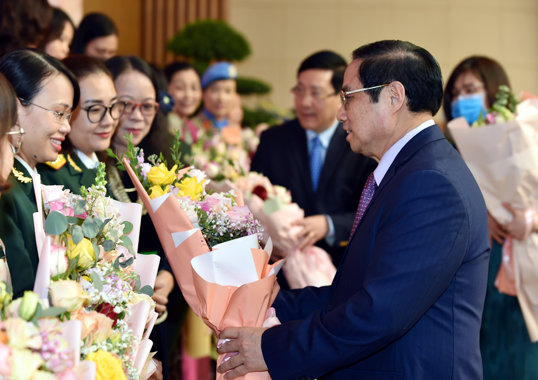 Thủ tướng Phạm Minh Chính: Xây dựng chính sách để phụ nữ yên tâm lao động, sản xuất Thủ tướng Phạm Minh Chính: Xây dựng chính sách để phụ nữ yên tâm lao động, sản xuất