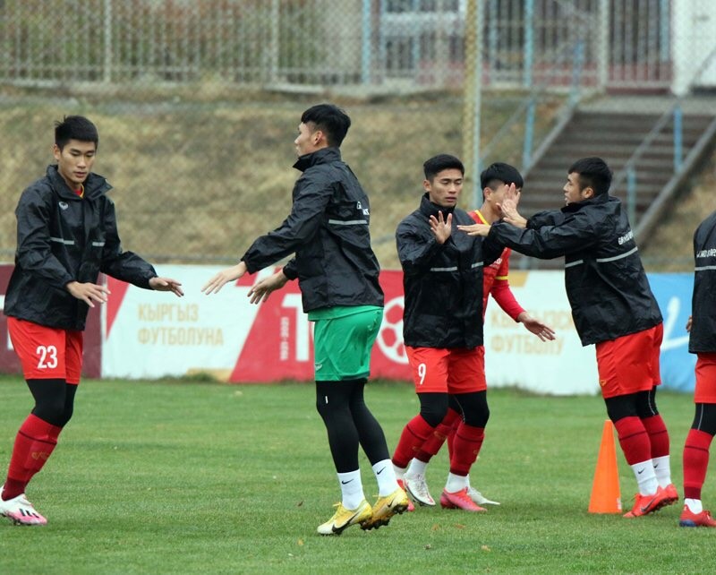 U23 Việt Nam rèn chiến thuật dưới thời tiết 6 độ C U23 Việt Nam rèn chiến thuật dưới thời tiết 6 độ C