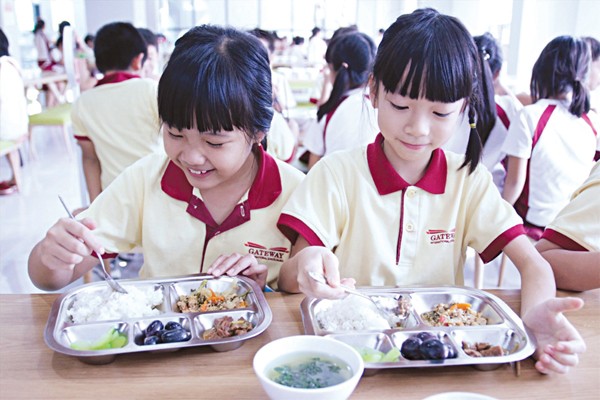 Khắc phục “gánh nặng kép” suy dinh dưỡng và béo phì ở trẻ em Khắc phục “gánh nặng kép” suy dinh dưỡng và béo phì ở trẻ em
