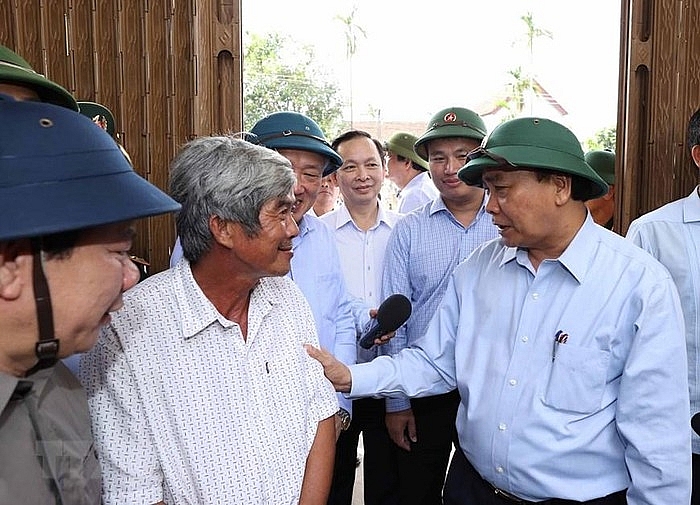 Thủ tướng thăm hỏi nhân dân Quảng Ngãi chịu thiệt hại do thiên tai Thủ tướng thăm hỏi nhân dân Quảng Ngãi chịu thiệt hại do thiên tai