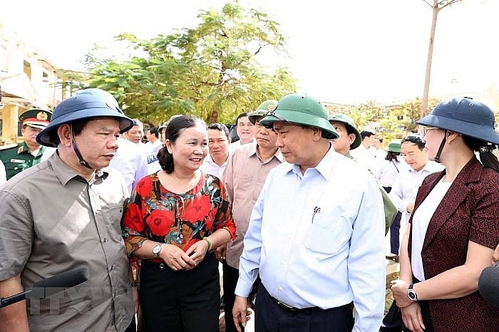 Thủ tướng thăm hỏi nhân dân Quảng Ngãi chịu thiệt hại do thiên tai Thủ tướng thăm hỏi nhân dân Quảng Ngãi chịu thiệt hại do thiên tai