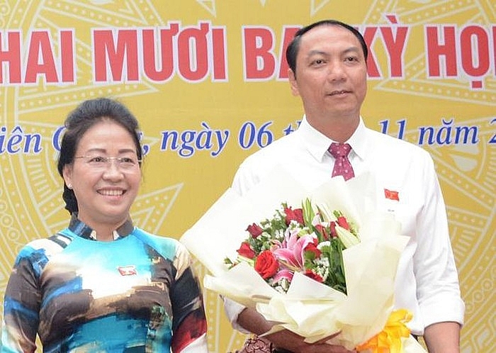Chân dung 5 vị tân Chủ tịch UBND tỉnh vừa được bổ nhiệm tuần qua Chân dung 5 vị tân Chủ tịch UBND tỉnh vừa được bổ nhiệm tuần qua