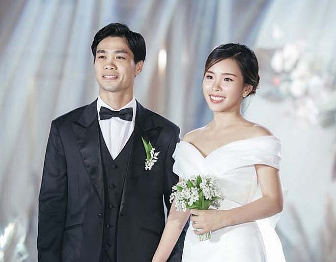 Đội bê tráp cực trất trong ngày Công Phượng lên xe hoa Đội bê tráp cực trất trong ngày Công Phượng lên xe hoa