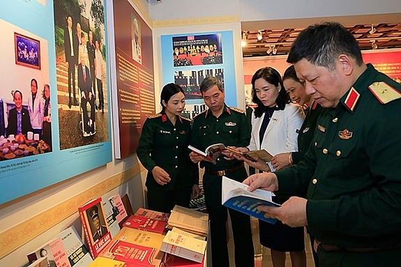 Trưng bày hơn 300 tài liệu, hình ảnh và hiện vật về Đại tướng Lê Đức Anh Trưng bày hơn 300 tài liệu, hình ảnh và hiện vật về Đại tướng Lê Đức Anh