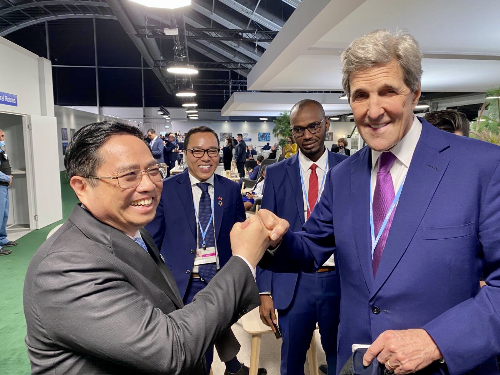 Thủ tướng gặp gỡ lãnh đạo các nước bên lề Hội nghị COP26 Thủ tướng gặp gỡ lãnh đạo các nước bên lề Hội nghị COP26