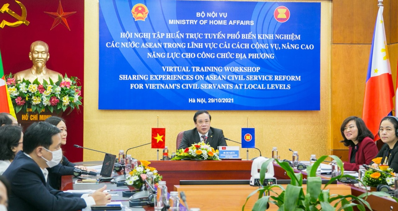 Ông Chu Tuấn Tú, Vụ trưởng Vụ Hợp tác quốc tế (Bộ Nội vụ Việt Nam) chủ trì và phát biểu khai mạc Hội nghị.