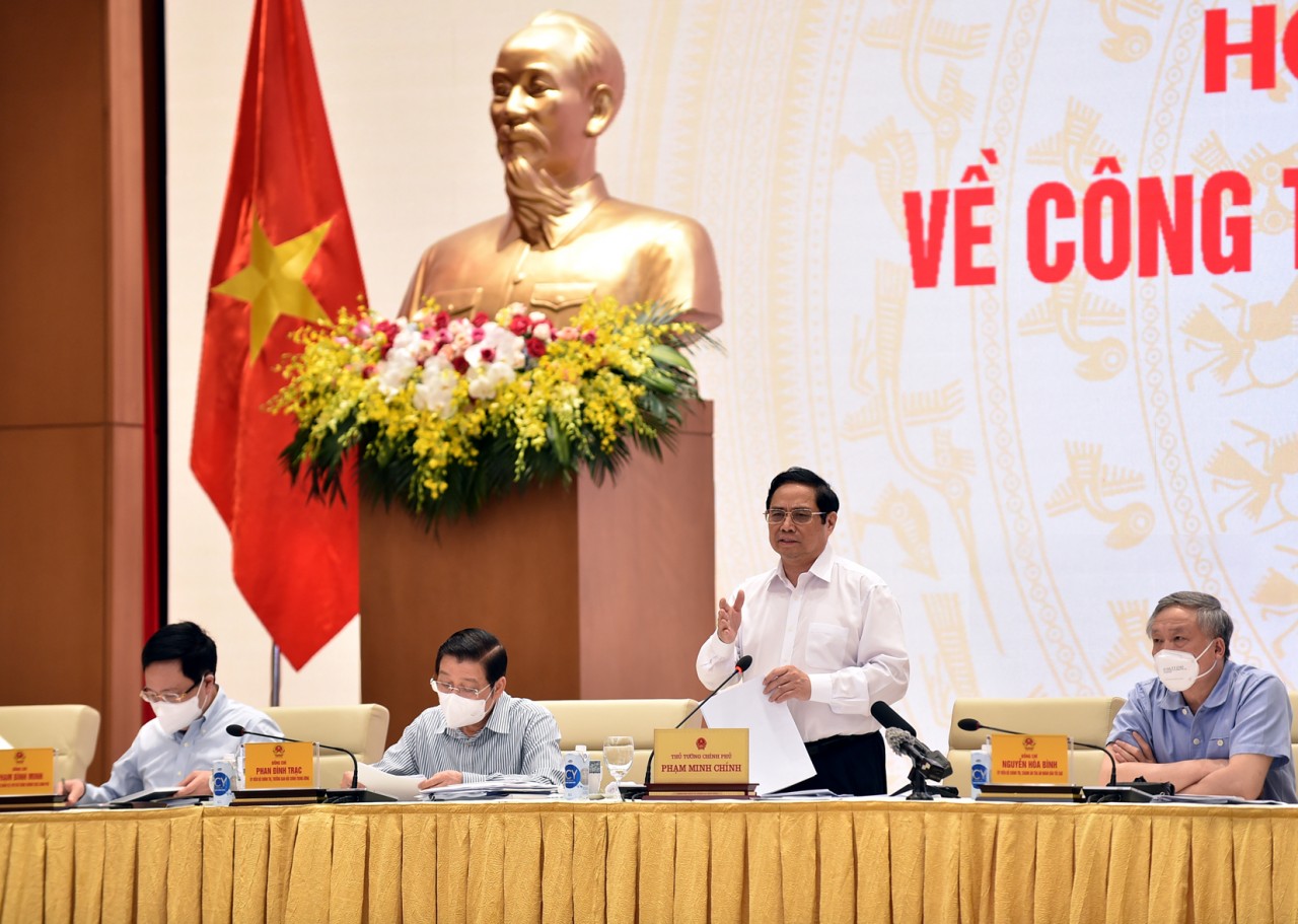 Tập trung vào những giải pháp trọng tâm trong đầu tư hoàn thiện thể chế Tập trung vào những giải pháp trọng tâm trong đầu tư hoàn thiện thể chế