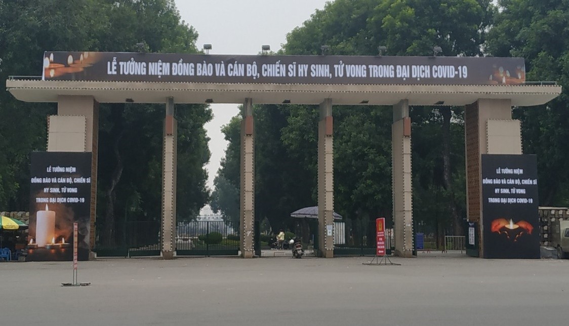 Hà Nội khẩn trương chuẩn bị cho Lễ tưởng niệm đồng bào tử vong và cán bộ, chiến sĩ hy sinh trong đại dịch COVID-19 Hà Nội khẩn trương chuẩn bị cho Lễ tưởng niệm đồng bào tử vong và cán bộ, chiến sĩ hy sinh trong đại dịch COVID-19