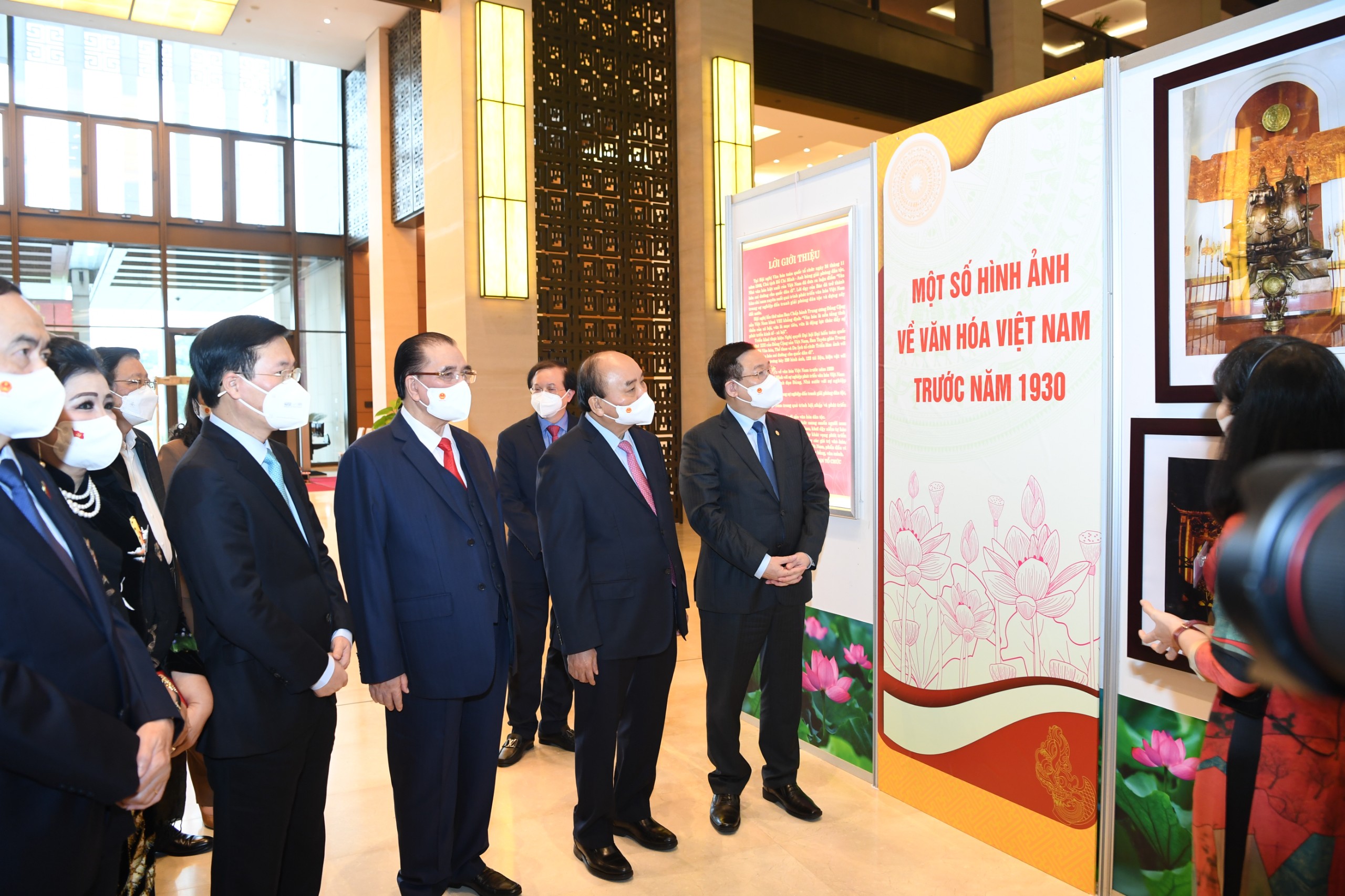 Xây dựng văn hóa thực sự trở thành nền tảng tinh thần vững chắc của xã hội Xây dựng văn hóa thực sự trở thành nền tảng tinh thần vững chắc của xã hội