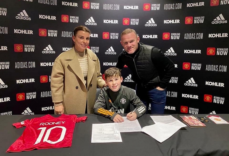 Con trai Wayne Rooney chính thức gia nhập MU Con trai Wayne Rooney chính thức gia nhập MU