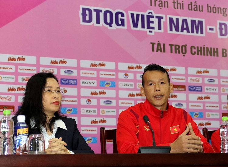 Thủ môn Bùi Tấn Trường khích lệ đàn em U22 Việt Nam trước trận 'nội chiến' Thủ môn Bùi Tấn Trường khích lệ đàn em U22 Việt Nam trước trận 'nội chiến'