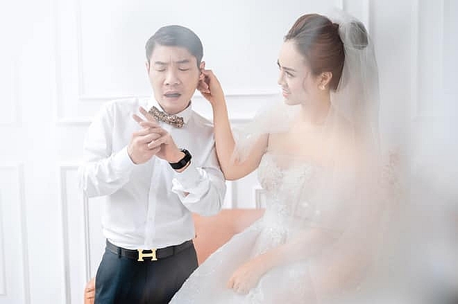 Lộ ảnh cưới NSND Công Lý và vợ kém 15 tuổi đẹp mê ly Lộ ảnh cưới NSND Công Lý và vợ xinh đẹp kém 15 tuổi