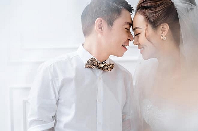 Lộ ảnh cưới NSND Công Lý và vợ xinh đẹp kém 15 tuổi Lộ ảnh cưới NSND Công Lý và vợ xinh đẹp kém 15 tuổi