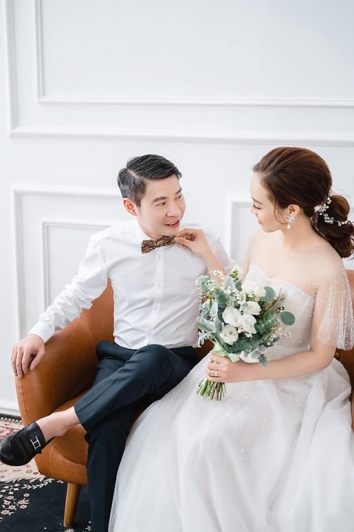 Lộ ảnh cưới NSND Công Lý và vợ kém 15 tuổi đẹp mê ly Lộ ảnh cưới NSND Công Lý và vợ xinh đẹp kém 15 tuổi