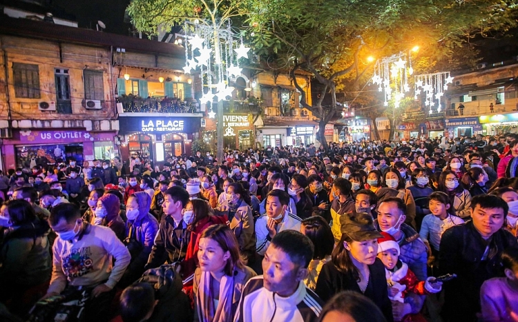 Đường phố Hà Nội chật cứng người đêm Noel Đường phố Hà Nội chật cứng người đêm Noel