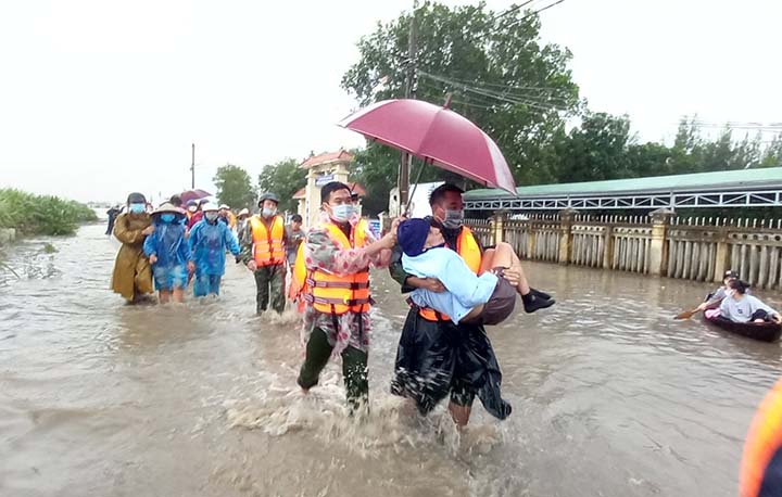 Chủ động phòng chống mưa lũ và dịch bệnh COVID-19, đảm bảo tính mạng cho người dân Chủ động phòng chống mưa lũ và dịch bệnh COVID-19, đảm bảo tính mạng cho người dân