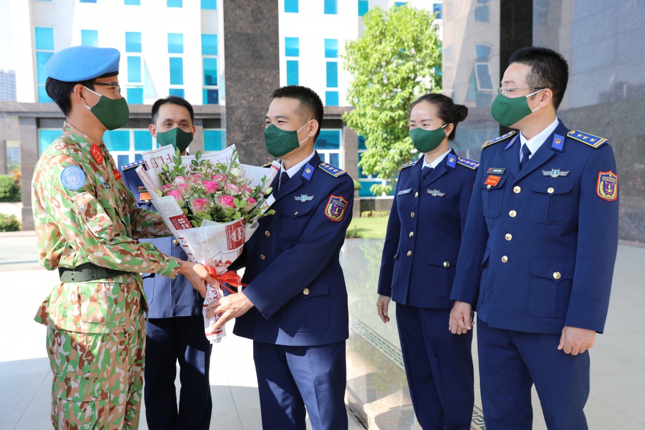 Sĩ quan trẻ Cảnh sát biển Việt Nam, tham gia Lực lượng Gìn giữ hòa bình tại Phái bộ Nam Xu-Đăng Sĩ quan trẻ Cảnh sát biển Việt Nam, tham gia Lực lượng Gìn giữ hòa bình tại Phái bộ Nam Xu-Đăng