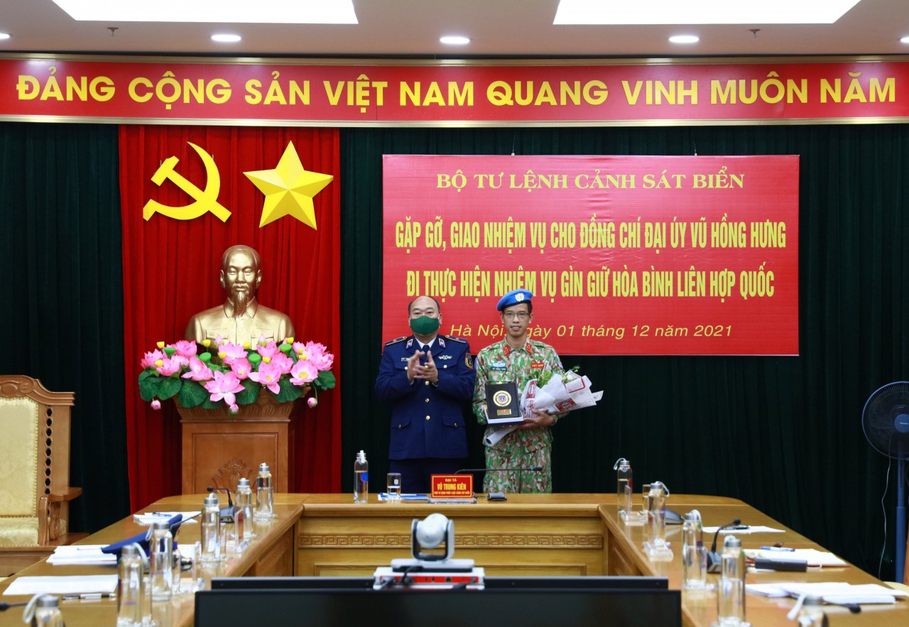 Sĩ quan trẻ Cảnh sát biển Việt Nam, tham gia Lực lượng Gìn giữ hòa bình tại Phái bộ Nam Xu-Đăng Sĩ quan trẻ Cảnh sát biển Việt Nam, tham gia Lực lượng Gìn giữ hòa bình tại Phái bộ Nam Xu-Đăng
