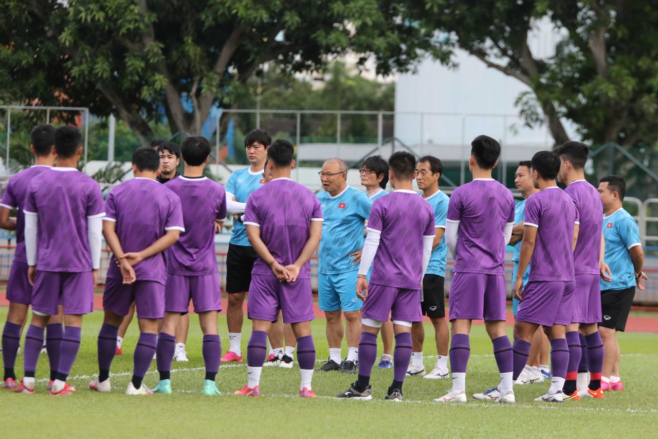 AFF Cup 2020: ĐT Việt Nam đấu đối kháng nội bộ, chờ màn soi tài với ĐT Lào AFF Cup 2020: ĐT Việt Nam đấu đối kháng nội bộ, chờ màn soi tài với ĐT Lào