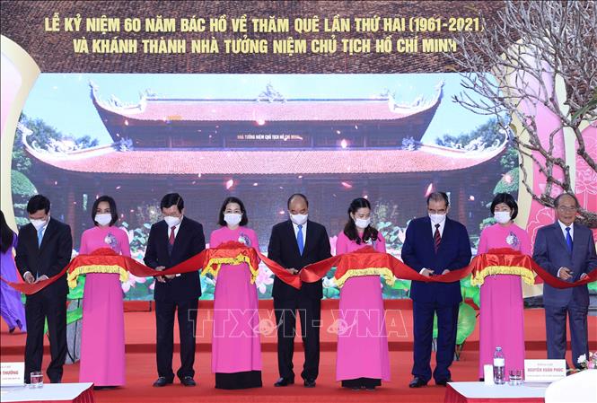 Chủ tịch nước dự Lễ kỷ niệm 60 năm ngày Bác Hồ về thăm quê hương lần thứ 2 Chú thích ảnh