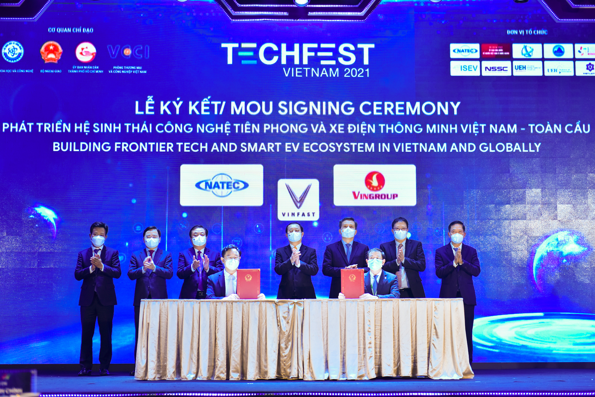 Hoàn thiện thể chế để toàn dân tham gia đổi mới sáng tạo Hoàn thiện thể chế để toàn dân tham gia đổi mới sáng tạo