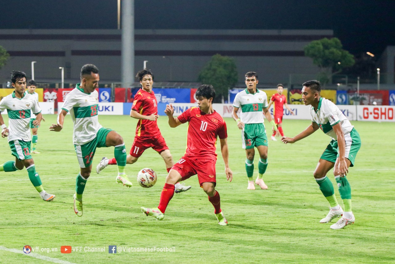 Bị Indonesia cầm hòa, ĐT Việt Nam chưa có vé vào bán kết AFF Cup 2020 Bị Indonesia cầm hòa, ĐT Việt Nam chưa có vé vào bán kết AFF Cup 2020