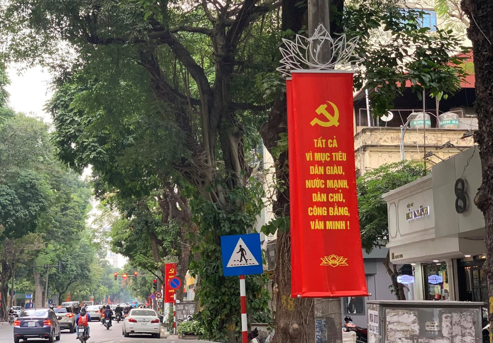 Hanoi streets brilliantly decorated to welcome 13th National Party Congress Hanoi streets brilliantly decorated to welcome 13th National Party Congress